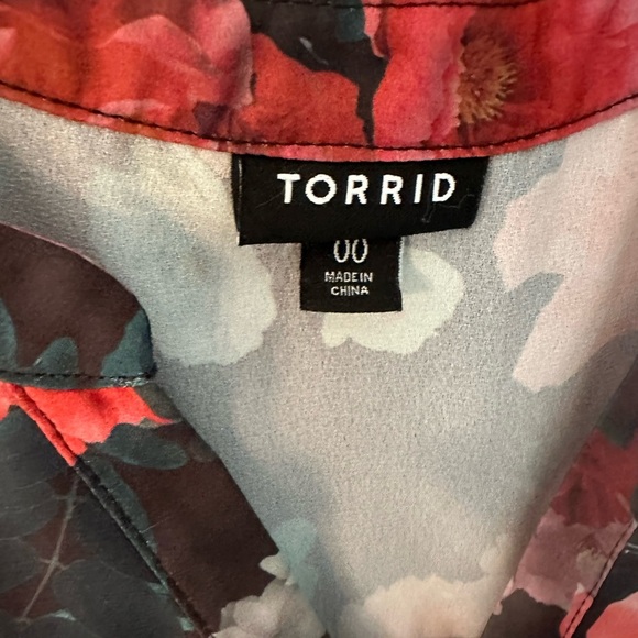 TORRID 00 0X XL Red Pink Floral Harper Tunic Top R $59 - Picture 5 of 10